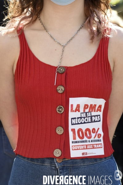 Marche lesbienne à Paris. Lesbian walk in Paris.