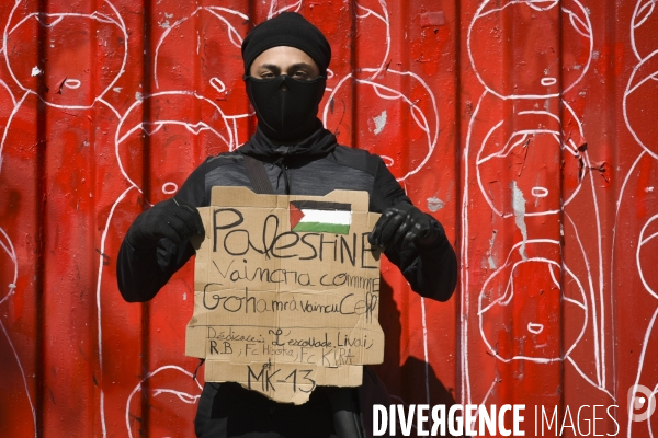 Manifestation interdite en soutien à la Palestine, à Paris. Demonstration for the Palestinians in Paris.