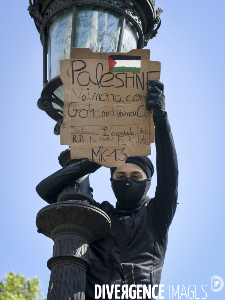 Manifestation interdite en soutien à la Palestine, à Paris. Demonstration for the Palestinians in Paris.