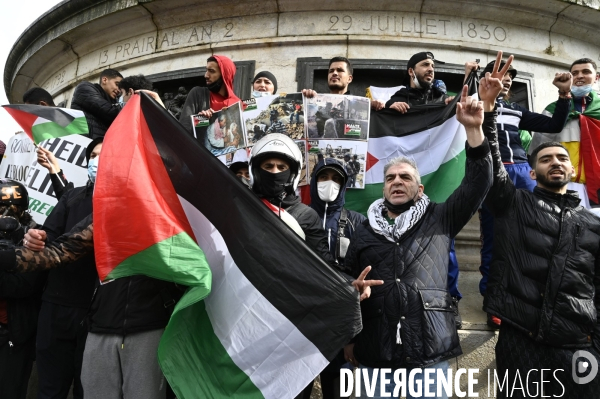 Manifestation interdite en soutien à la Palestine, à Paris. Demonstration for the Palestinians in Paris.