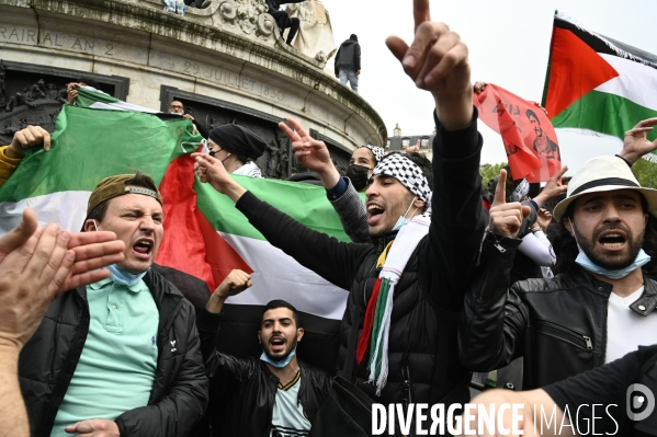 Manifestation interdite en soutien à la Palestine, à Paris. Demonstration for the Palestinians in Paris.