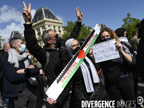 Manifestation interdite en soutien à la Palestine, à Paris. Demonstration for the Palestinians in Paris.