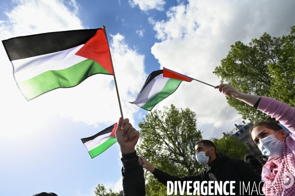 Manifestation interdite en soutien à la Palestine, à Paris. Demonstration for the Palestinians in Paris.