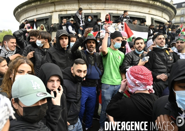 Manifestation interdite en soutien à la Palestine, à Paris. Demonstration for the Palestinians in Paris.