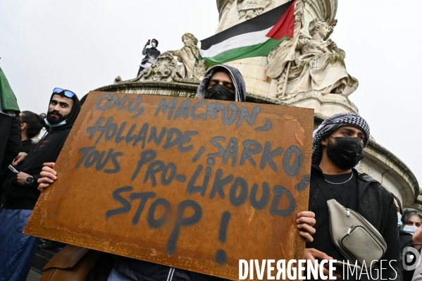 Manifestation interdite en soutien à la Palestine, à Paris. Demonstration for the Palestinians in Paris.