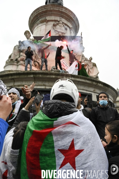 Manifestation interdite en soutien à la Palestine, à Paris. Demonstration for the Palestinians in Paris.