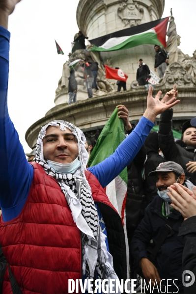 Manifestation interdite en soutien à la Palestine, à Paris. Demonstration for the Palestinians in Paris.