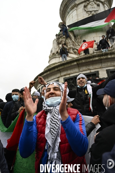 Manifestation interdite en soutien à la Palestine, à Paris. Demonstration for the Palestinians in Paris.