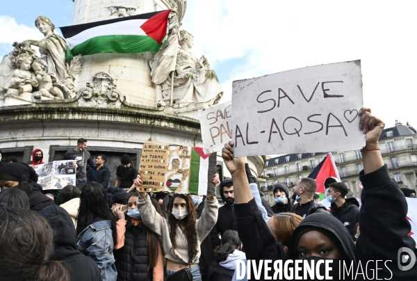 Manifestation interdite en soutien à la Palestine, à Paris. Demonstration for the Palestinians in Paris.