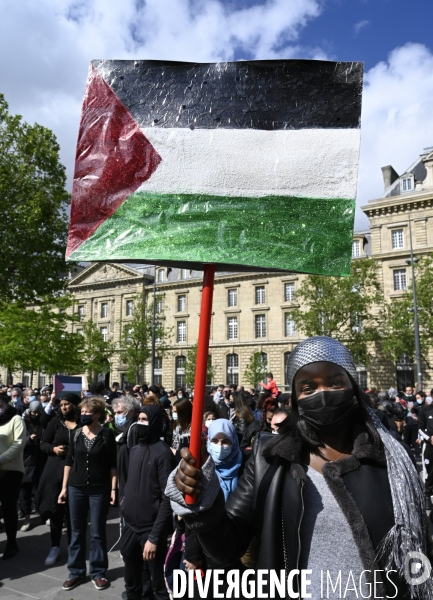 Manifestation interdite en soutien à la Palestine, à Paris. Demonstration for the Palestinians in Paris.