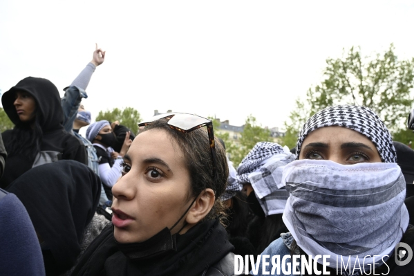 Manifestation interdite en soutien à la Palestine, à Paris. Demonstration for the Palestinians in Paris.