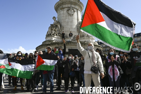 Manifestation interdite en soutien à la Palestine, à Paris. Demonstration for the Palestinians in Paris.