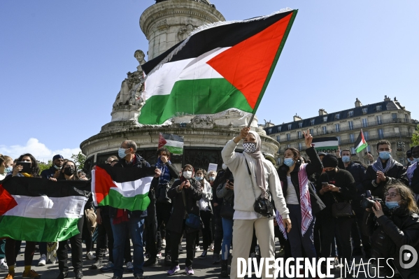 Manifestation interdite en soutien à la Palestine, à Paris. Demonstration for the Palestinians in Paris.