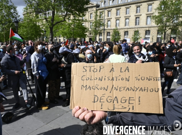 Manifestation interdite en soutien à la Palestine, à Paris. Demonstration for the Palestinians in Paris.