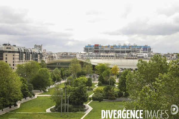 La canopee et le centre pompidou