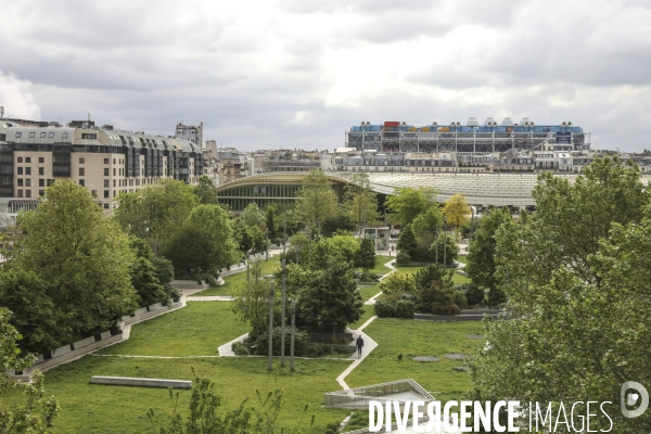 La canopee et le centre pompidou