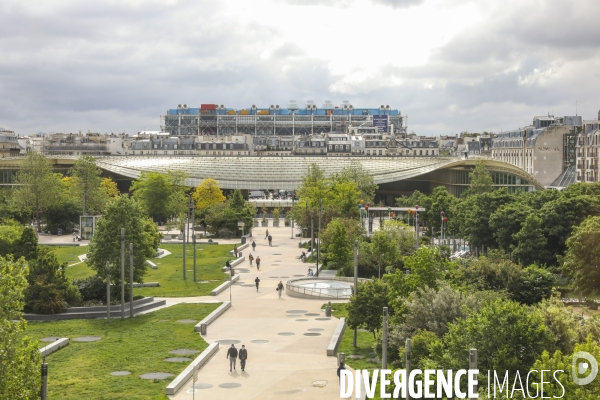 La canopee et le centre pompidou