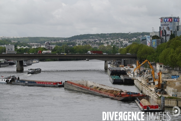 Péniche sur  la seine