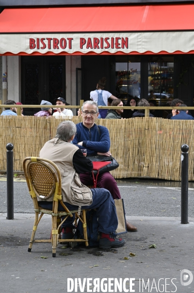 Déconfinement : réouverture des bars et restaurants en France. Covid-19. The Covid-19 Coronavirus. Deconfinement: reopening of bars and restaurants in France.