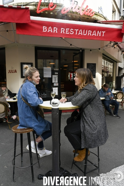 Déconfinement : réouverture des bars et restaurants en France. Covid-19. The Covid-19 Coronavirus. Deconfinement: reopening of bars and restaurants in France.