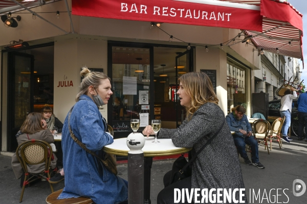 Déconfinement : réouverture des bars et restaurants en France. Covid-19. The Covid-19 Coronavirus. Deconfinement: reopening of bars and restaurants in France.