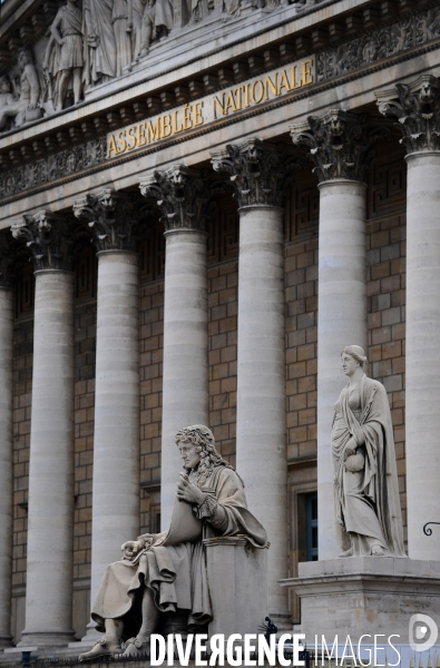 Statue de Colbert devant l Assemblee Nationale