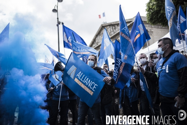 Rassemblement à l appel des syndicats de police.