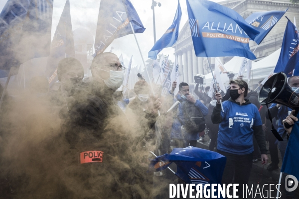 Rassemblement à l appel des syndicats de police.