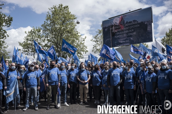 Rassemblement à l appel des syndicats de police.