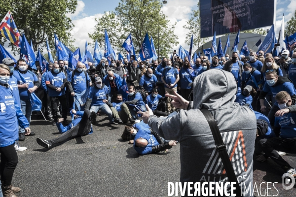 Rassemblement à l appel des syndicats de police.