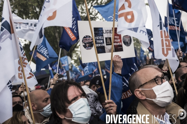 Rassemblement à l appel des syndicats de police.