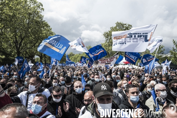Rassemblement à l appel des syndicats de police.