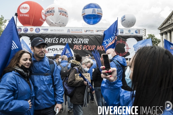 Rassemblement à l appel des syndicats de police.