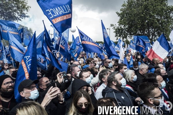 Rassemblement à l appel des syndicats de police.