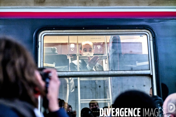 Jean Castex, premier ministre,  prend le train de nuit