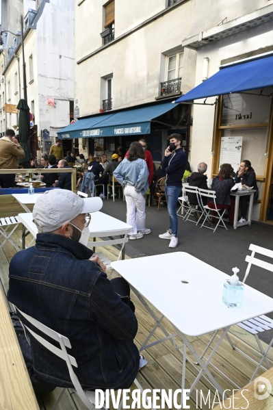 Déconfinement : réouverture des bars et restaurants en France. Covid-19. The Covid-19 Coronavirus. Deconfinement: reopening of bars and restaurants in France.