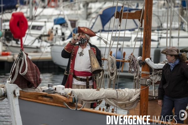 La Flottille des Pirates du Plastique à Marseille 