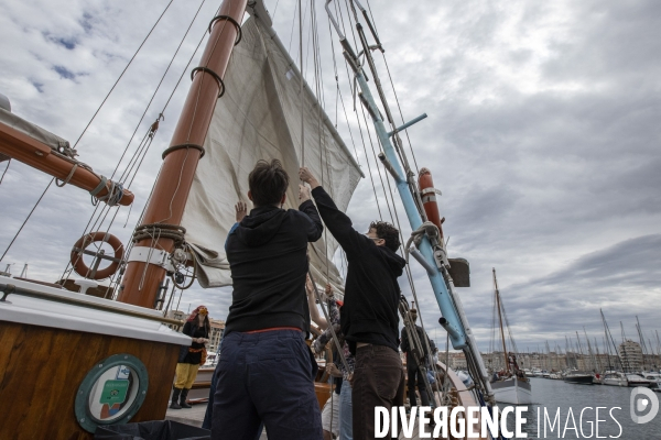 La Flottille des Pirates du Plastique à Marseille 