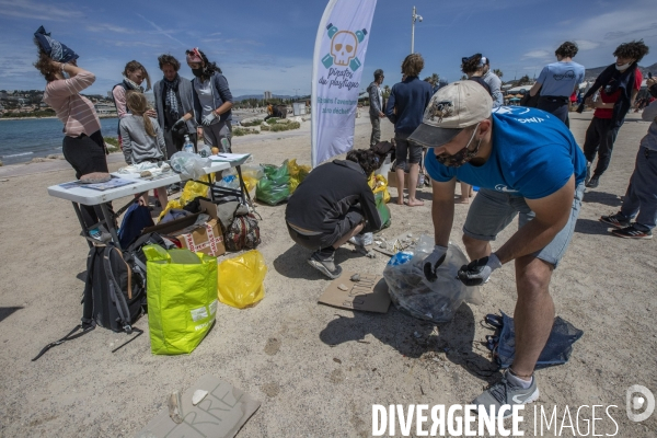 La Flottille des Pirates du Plastique à Marseille 