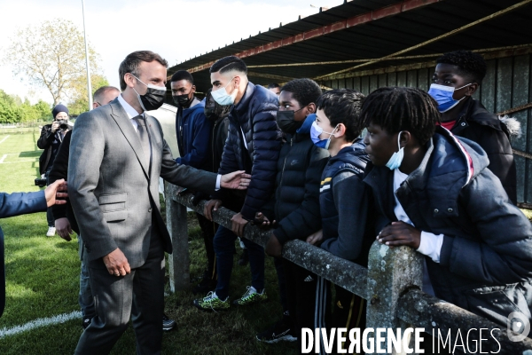 Emmanuel macron - deplacement dans l aube