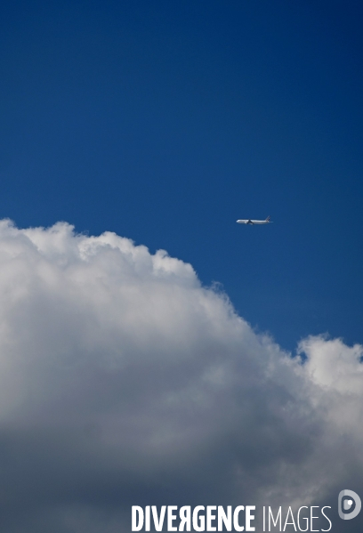 Avion dans le ciel