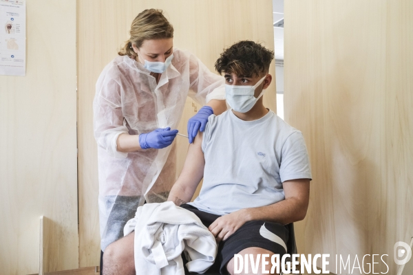 Centre de vaccination éphèmére dans la quartier Bacalan à Bordeaux