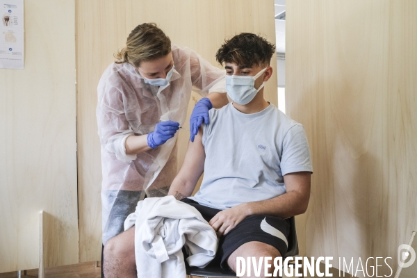 Centre de vaccination éphèmére dans la quartier Bacalan à Bordeaux