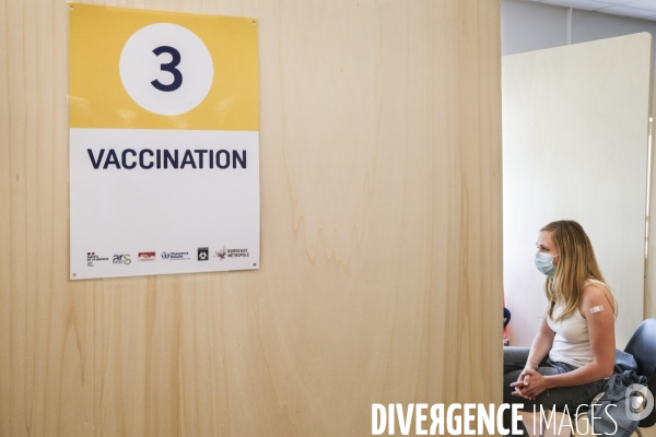 Centre de vaccination éphèmére dans la quartier Bacalan à Bordeaux