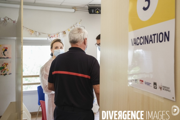 Centre de vaccination éphèmére dans la quartier Bacalan à Bordeaux