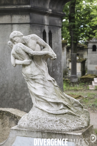 Pratiques vampire au pere lachaise