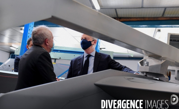 Bruno le Maire visite le Groupe RAFAUT spécialiste en équipements aéronautiques.