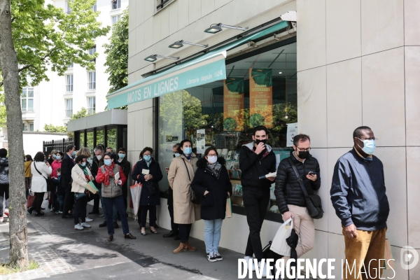 Edouard philippe et gilles boyer - seance de dedicaces a courbevoie