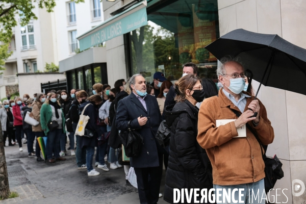 Edouard philippe et gilles boyer - seance de dedicaces a courbevoie