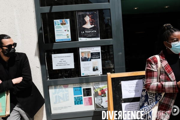 Edouard philippe et gilles boyer - seance de dedicaces a courbevoie